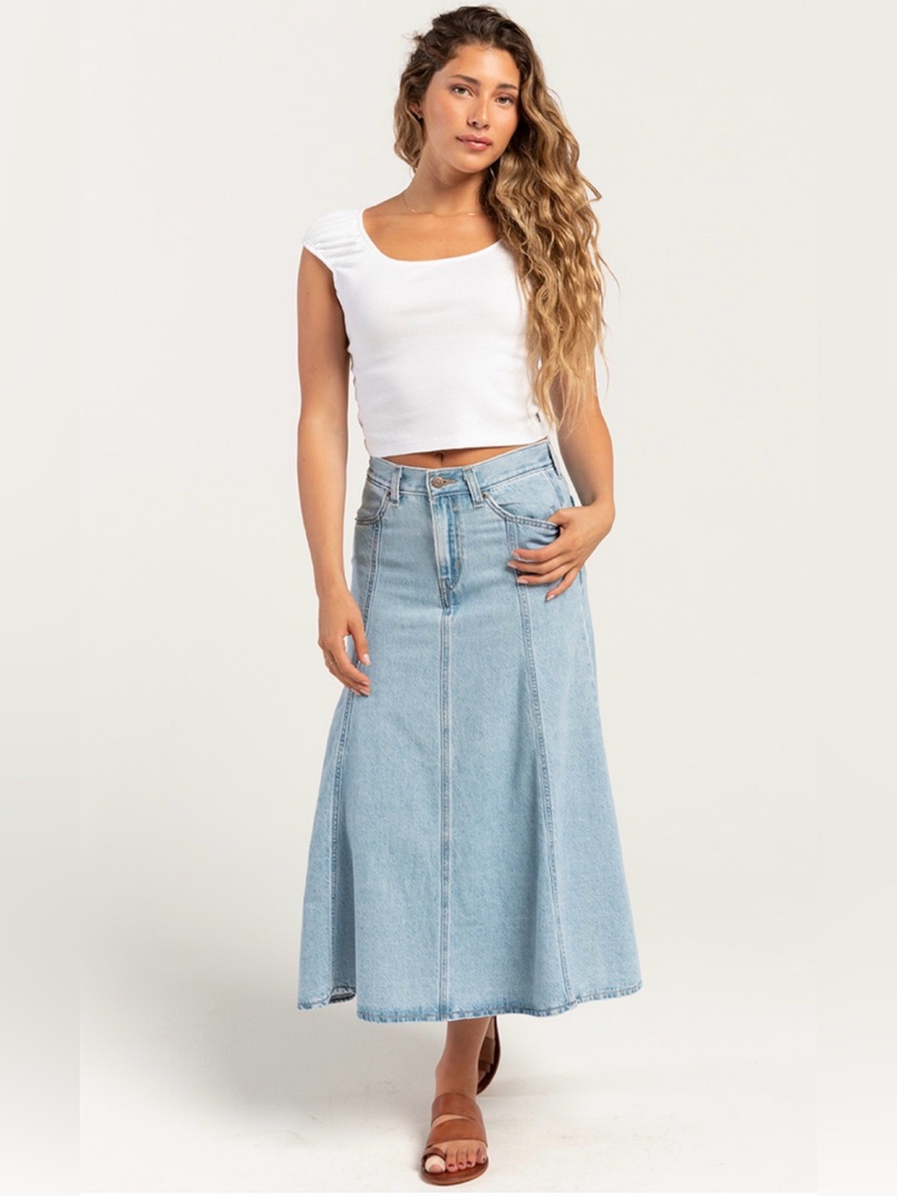 A423 Levi's Light Blue Fit And Flare Denim Midi Skirt 5 pockets NWT Size 25